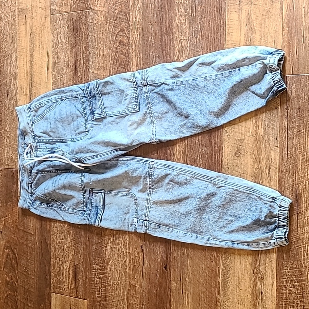 American Eagle cargo jean